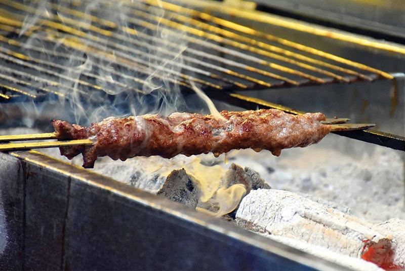 چرا غذاهای خیابانی آتن، تا این حد معروف شده اند؟