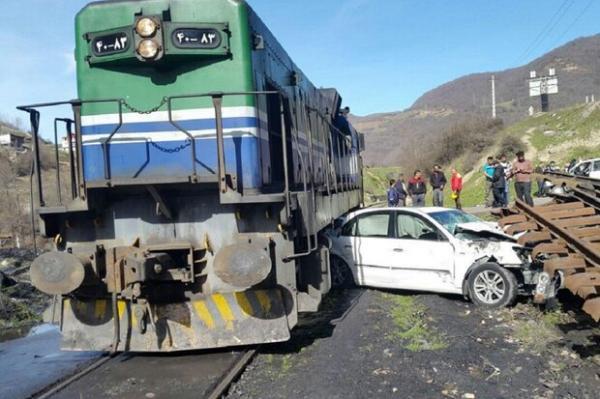 3 کشته و زخمی در برخورد قطار با خودرو